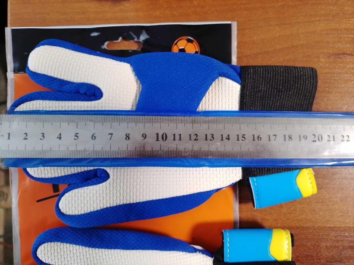 Дитячі футбольні воротарські рукавиці Розмір: size 5 (долоня 15-16 см)