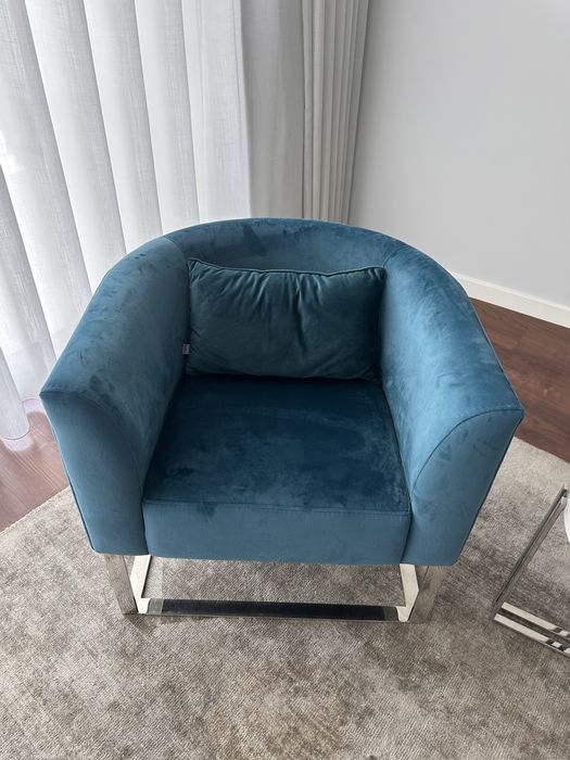 Cadeirões modelo pure com estofo em tecido velour