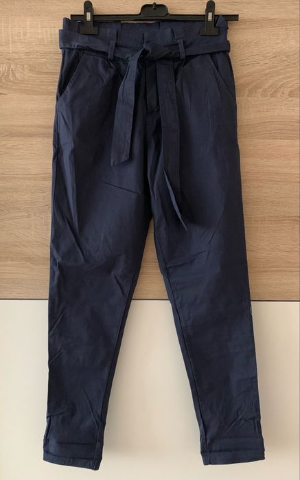 Granatowe zwężane spodnie 3/4 granatowe