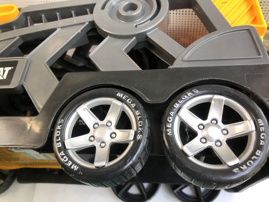 Caterpillar  Funrise - самоскид, 42 см, Канада