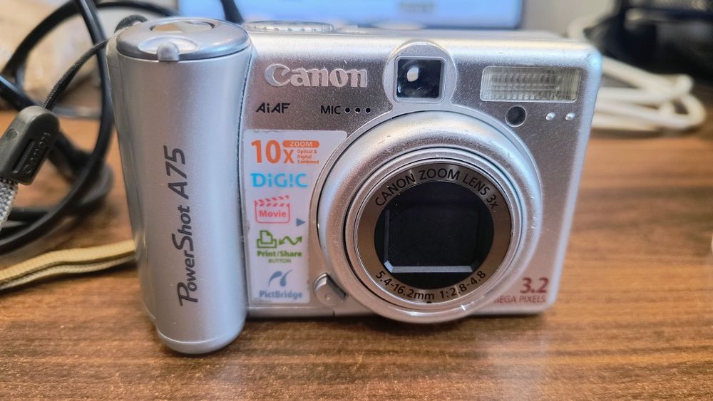 Aparat cyfrowy Canon i Fujifilm