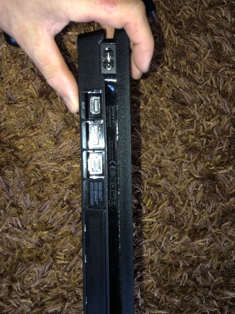 Konsola PS4 plus 1 pad
