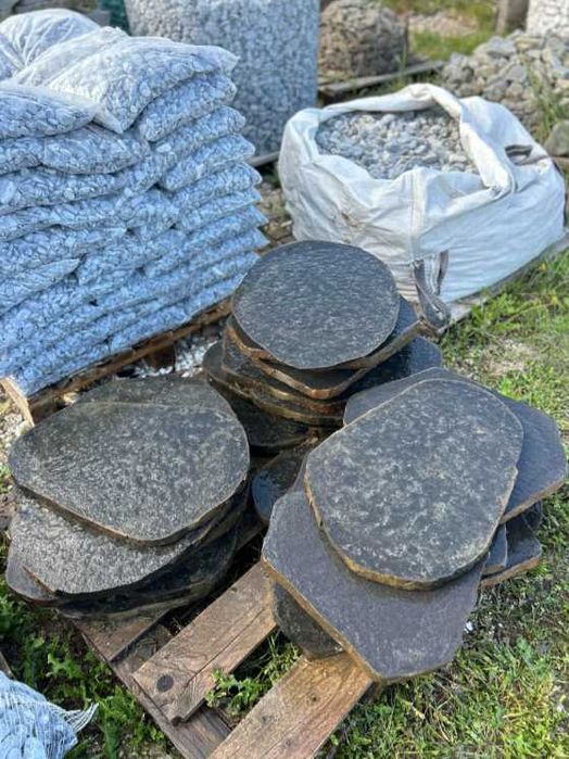 Czarne Płyty Kamienne Bazaltowe Ścieżkowe Owalne do Ogrodu Łupek