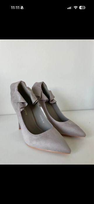 Szare szpilki z fakbanka 38