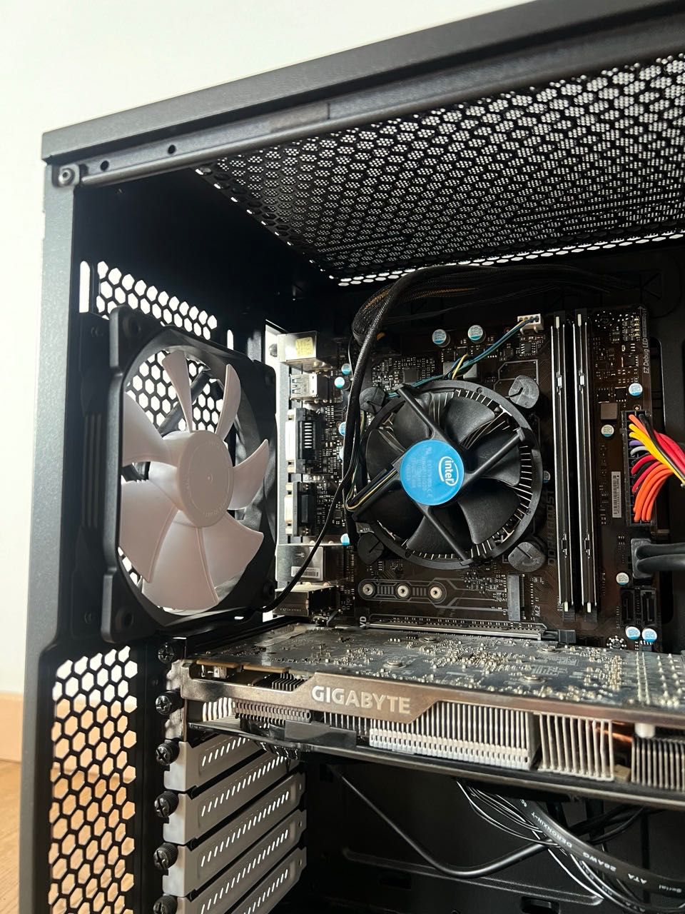 Komputer stacjonarny | Intel i5-7400 | HD 7900 Series | 16 GB RAM
