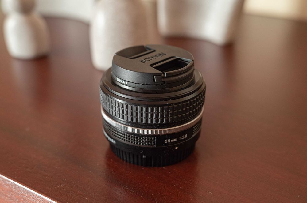 Lente NIKON NIKKOR Z 28mm f/2.8 SE + Filtro UV BENRO 52mm