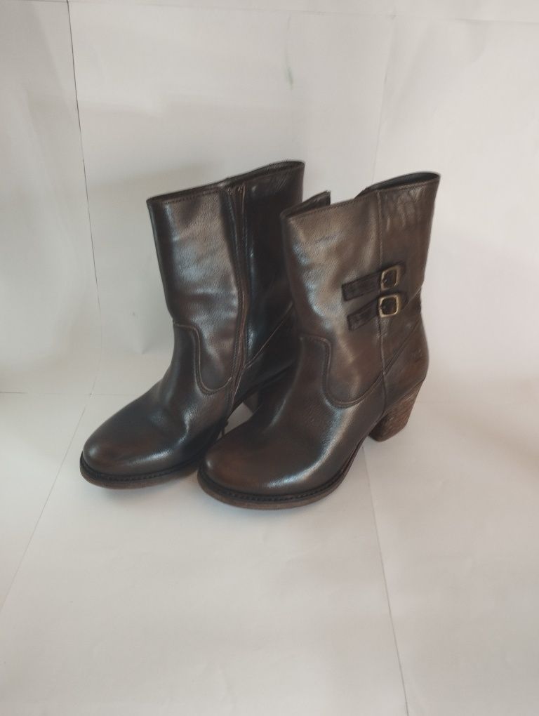 Botas de Pele cano salto 39