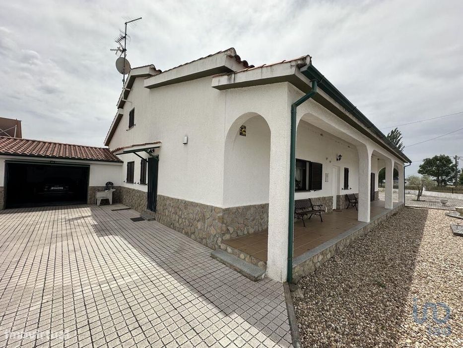 Casa / Villa T4 em São Pedro de Rio Seco de 224,00 m2