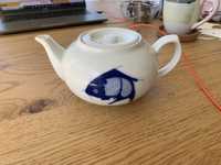Dzbanek do herbaty ceramiczny bialy niebieska rybka