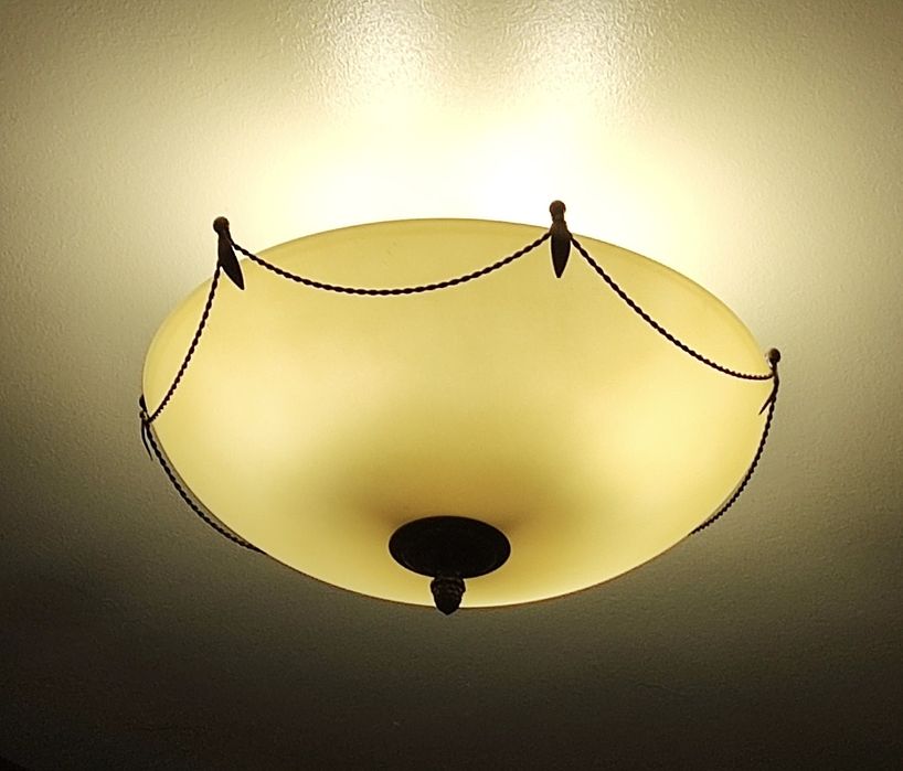 Luminária de teto em vidro e metal