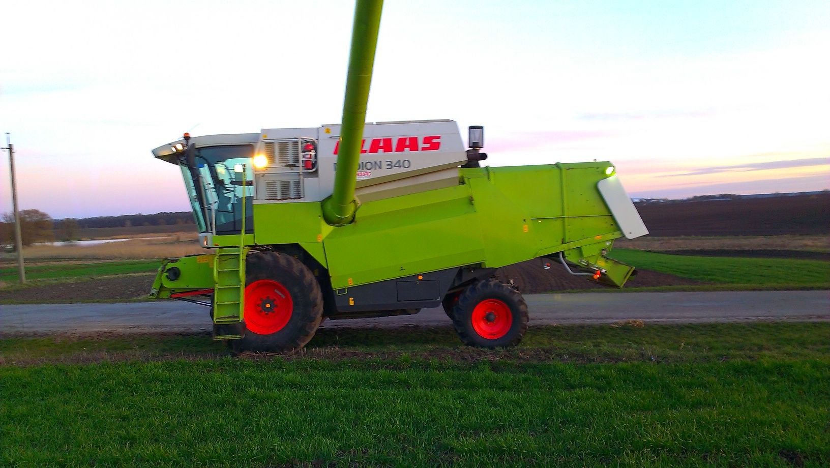 Комбайн зернозбиральний Claas medion 340