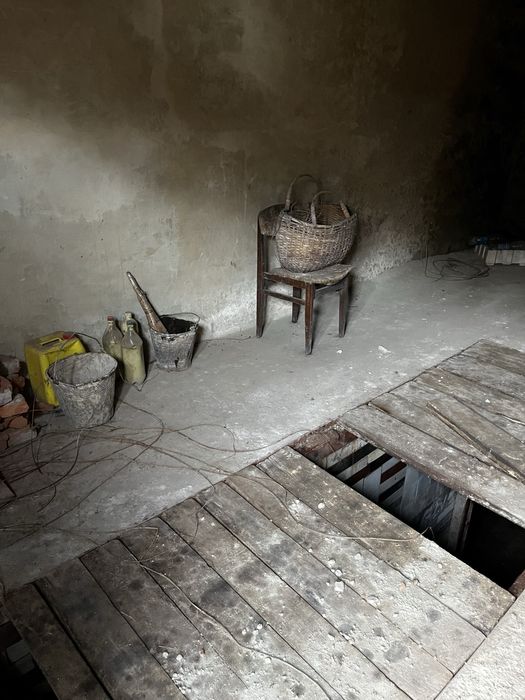 Здається цегляний гараж з ямою на Хіміку