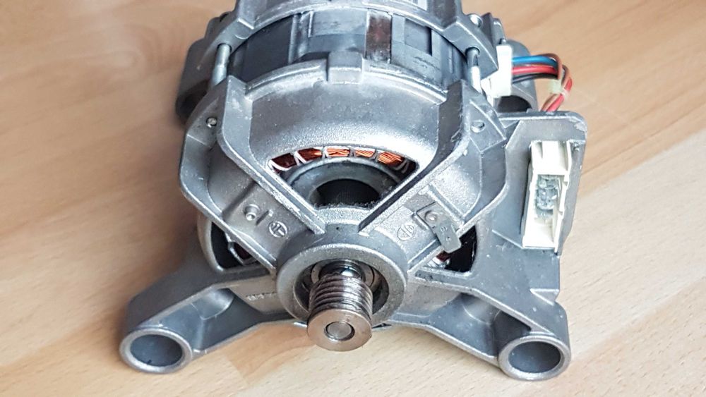 Silnik od pralki Hotpoint Ariston AQS73F