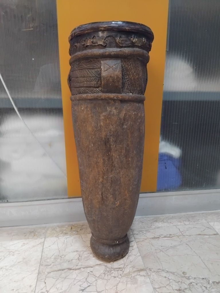 Tambor  antigo  arte africano  com 85cm
