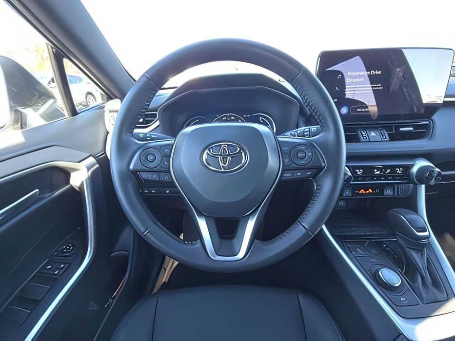 Toyota RAV4      2024