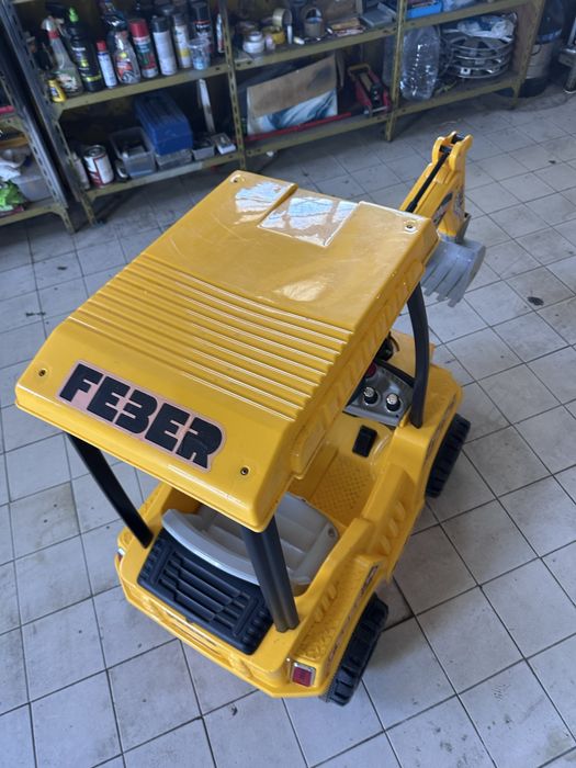 Escavadora eletrica 12v feber criança
