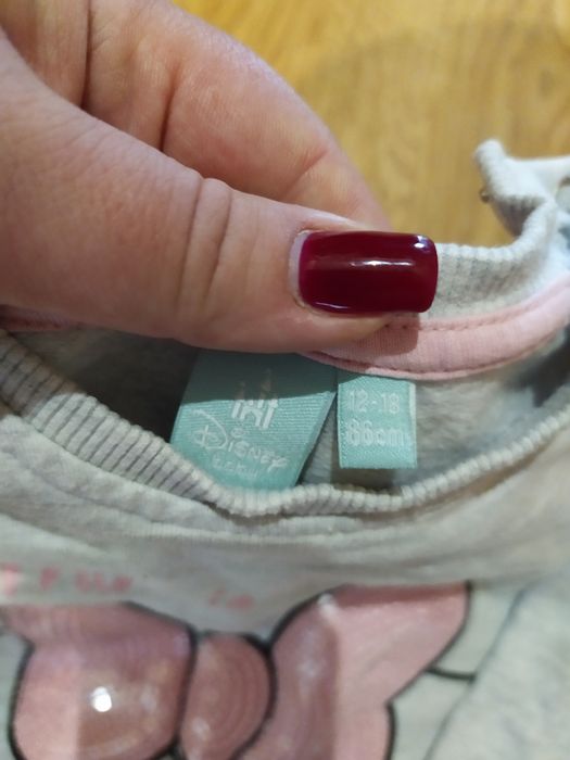 Продам два светрика на дівчинку 12-18місяців