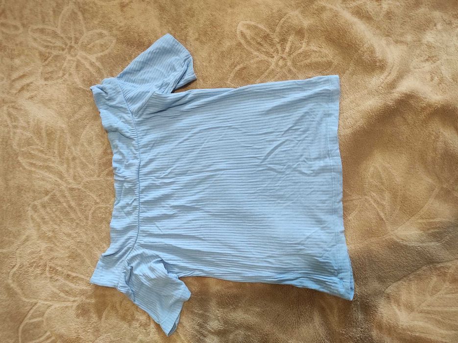 Топ блакитний зі спущеними плечима