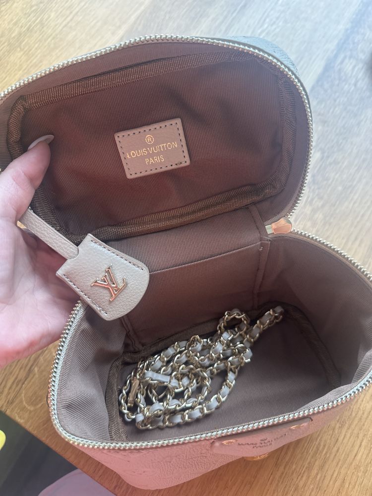 Mala torebka kuferek LV
