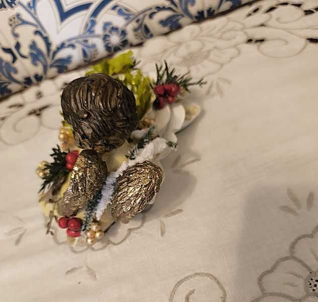 Anjo decorado com a serenidade e a magia do Natal    Artesanal