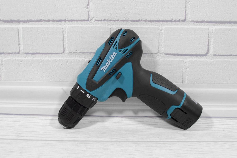 Makita Шуруповерт Аккумуляторный DF330DWE (12V 2A/h Li-Ion) с гибкий в