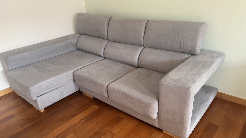 Sofa extensivel com chaise long e arrumação