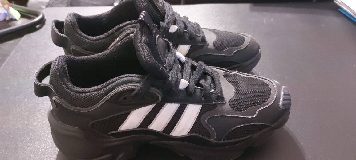 Adidas 39 1/2 Ténis com muito pouco uso. Usados mas como novos.