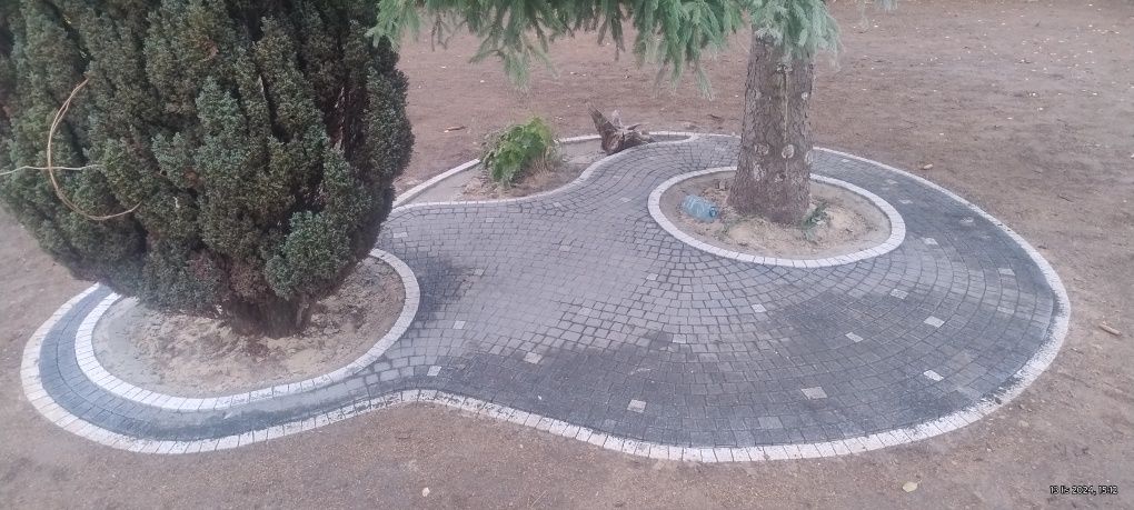 Aranżacja terenów zielonych , układania kostki.