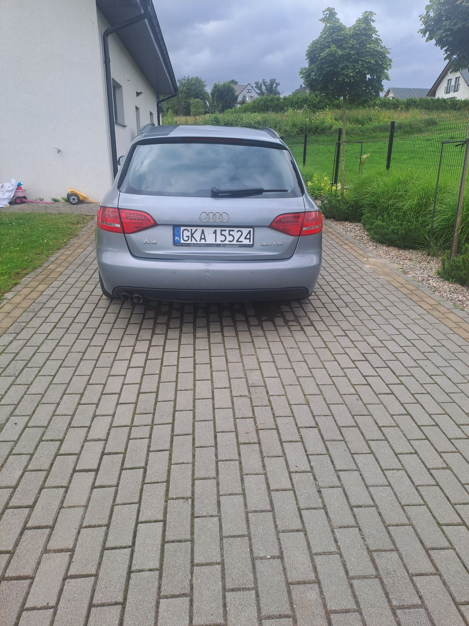 Audi A4 B8 2.0 143KM