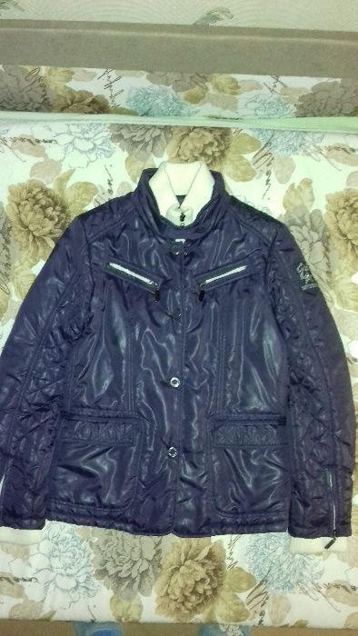 Жіноча куртка осінь-весна.