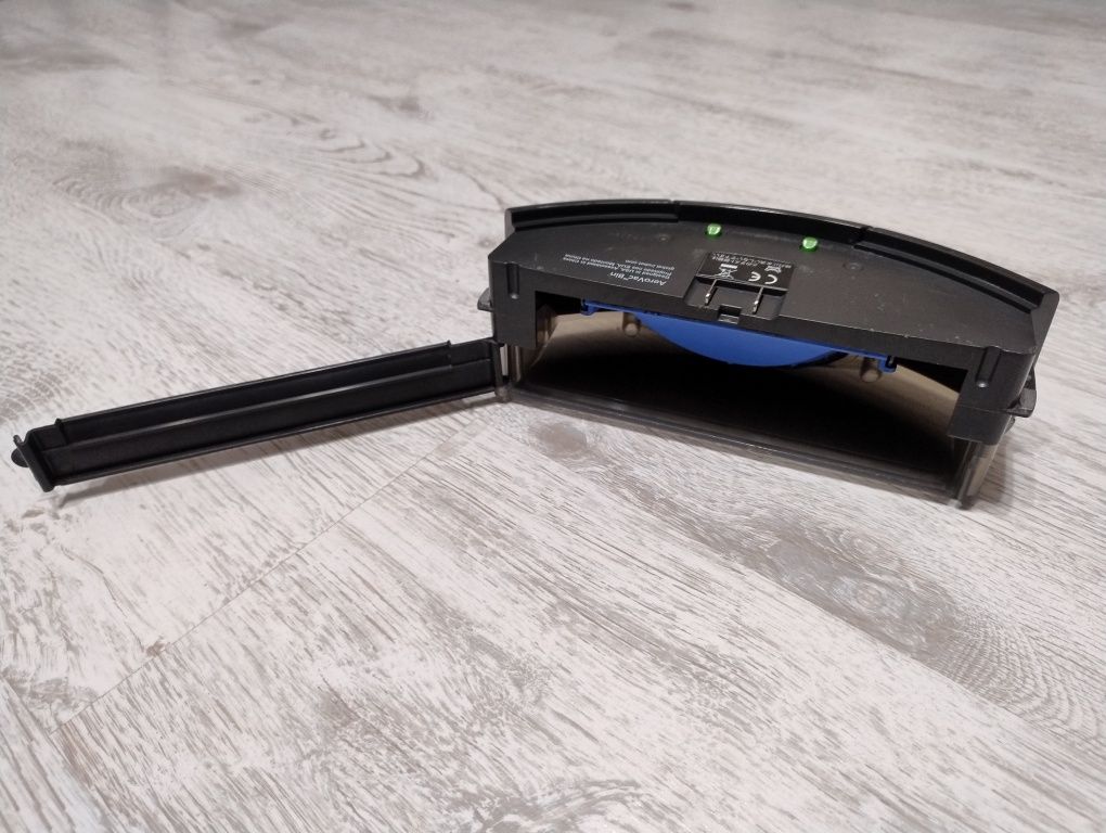 Pojemnik na śmieci z filtrem Irobot Roomba 695