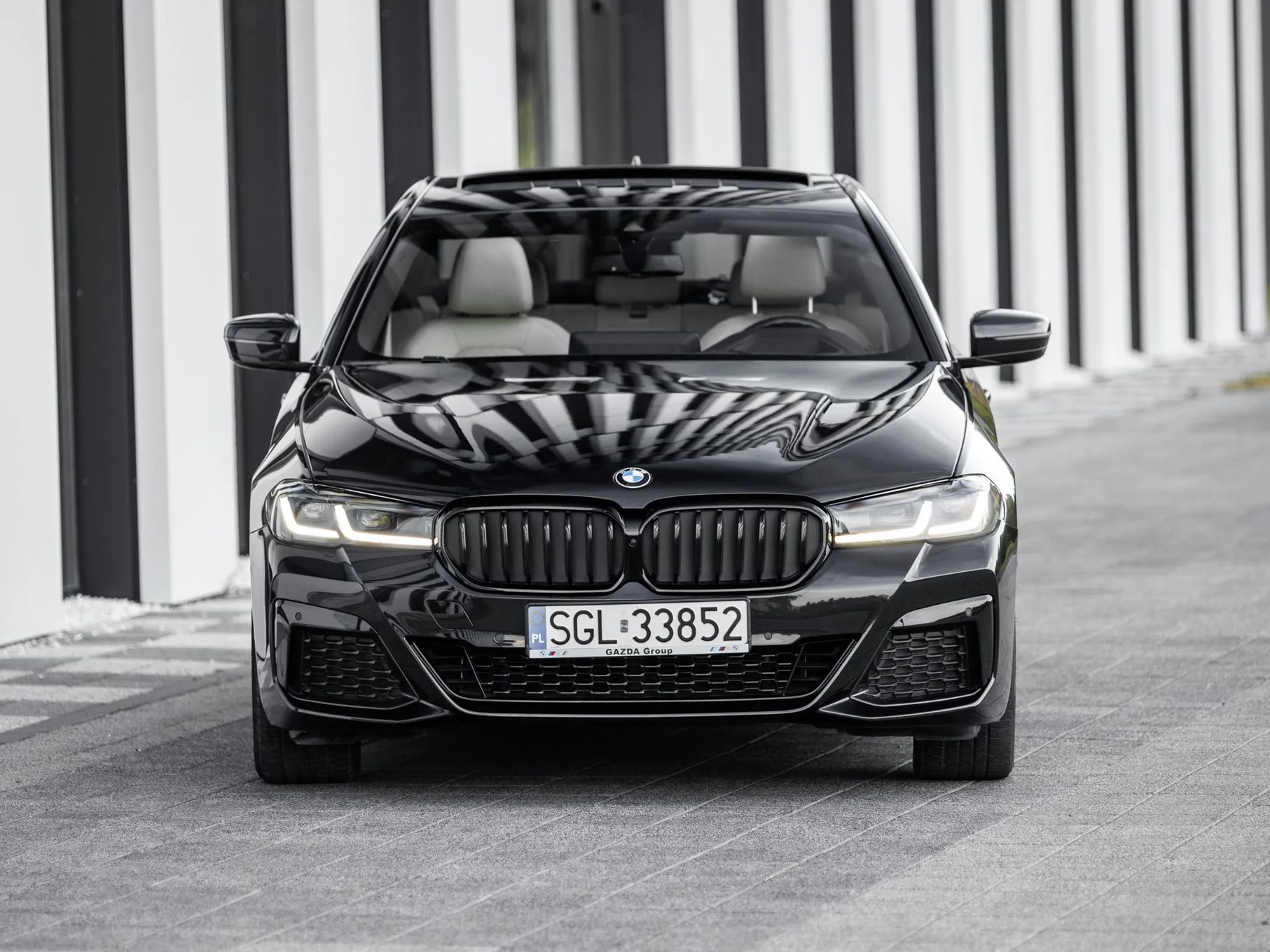 BMW Seria 5 540i 340KM benzyna! M-Sport, wzorowo utrzymany, czarny, garażowany!