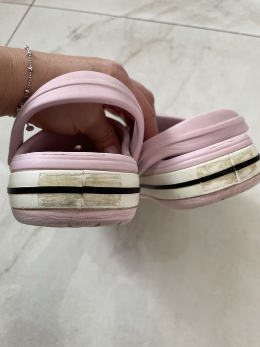 Klapki Crocs pudrowy róż dla dziewczynki