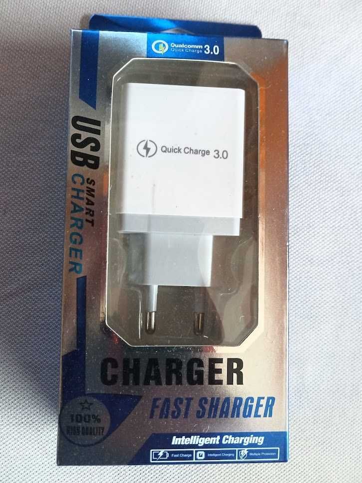 Адаптер для заряджання d22 білий на 4 usb  qc 3.0 fast charge