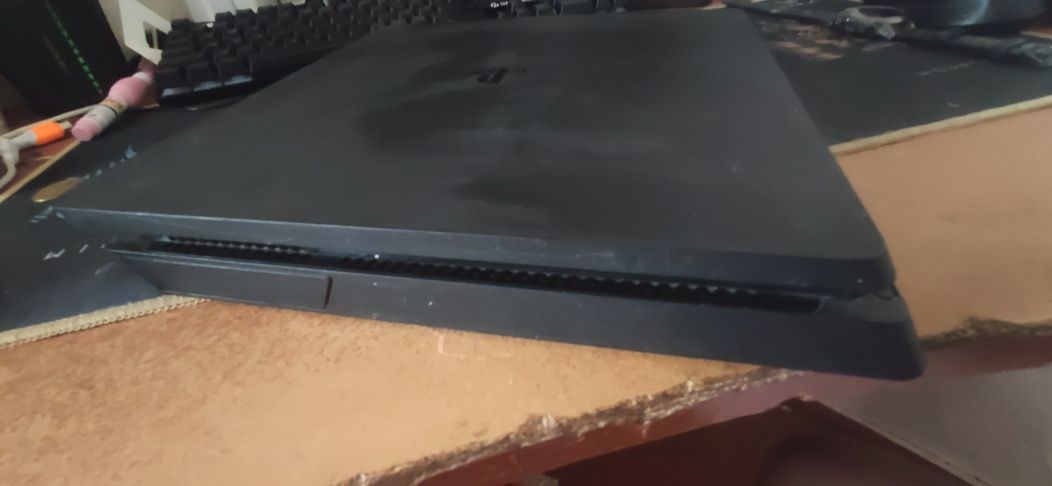 Playstation 4 slim 500g з двома геймпадами та аккаунтом