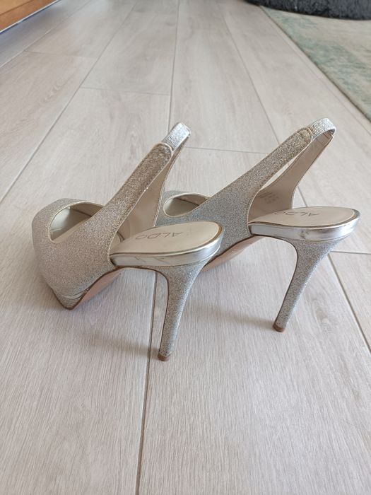 Saltos altos prateados 38 ALDO