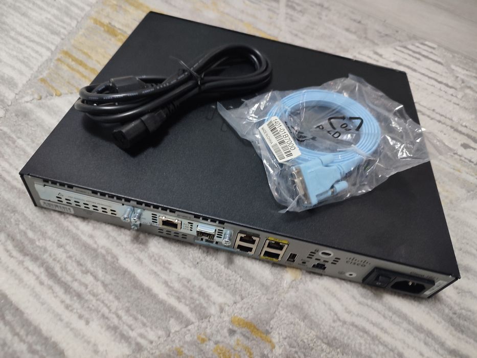 Router Cisco 1900 + moduł WAN CCNA