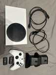 Xbox series s + pad + 2 akumulatorki oraz stacja ładująca