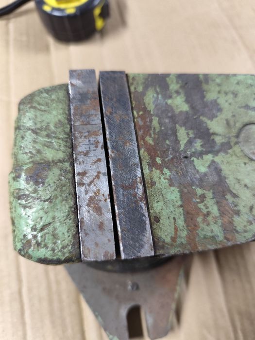 Продам тіски лещята