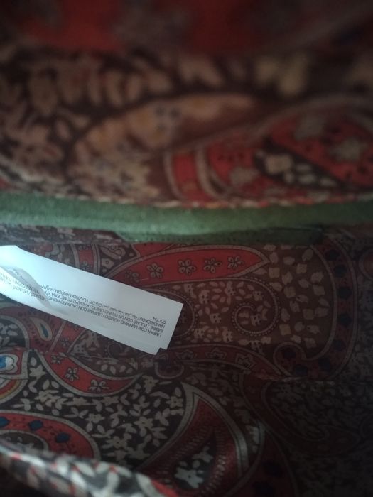 Mala pequena em cor verde tropa