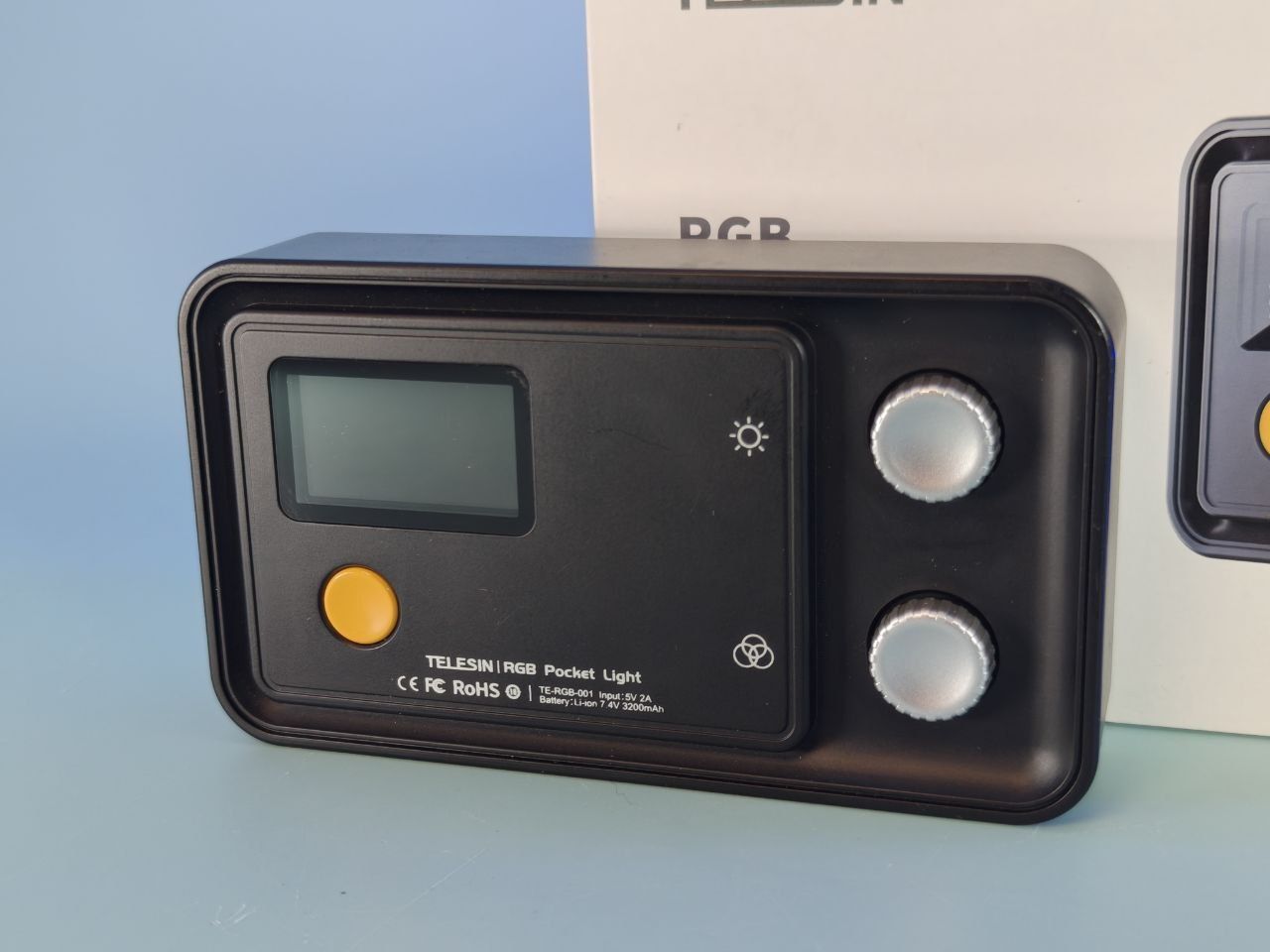 Видеосвет RGB CRI 97+ 2500-8500К 12Вт Telesin TE-RGB-001