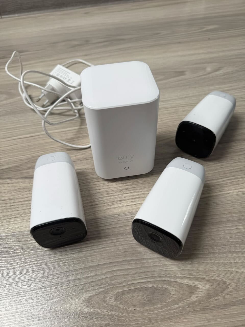 Zestaw do monitoringu Eufy Security, 3 kamery i stacja bazowa