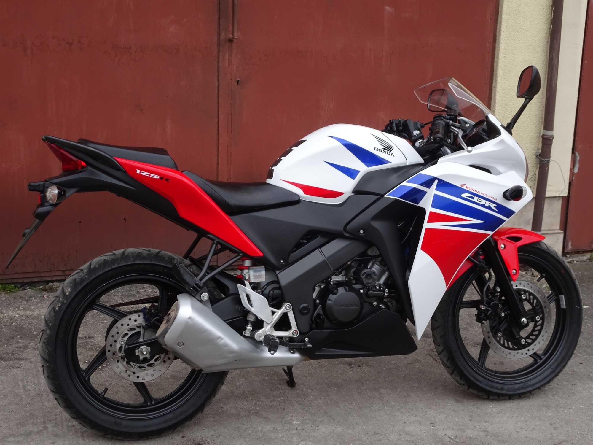 Honda CBR 125 R 2016r Nowe Opony ! Crash Pady ! z Niemiec ! kat B