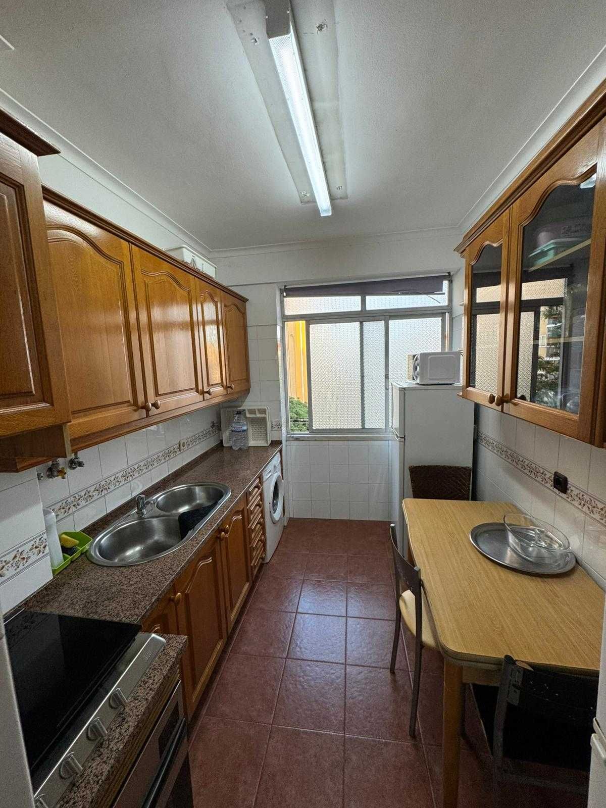 Apartamento com 3 quartos mobilado metro e comboio a porta Lisboa