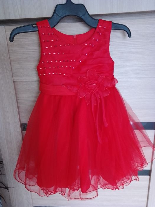 Святкова сукня для дівчинки на 3-4 рочки