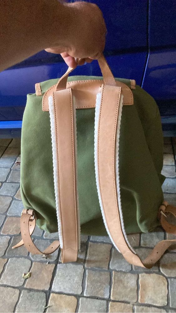 Varias mochilas  como novas para venda.