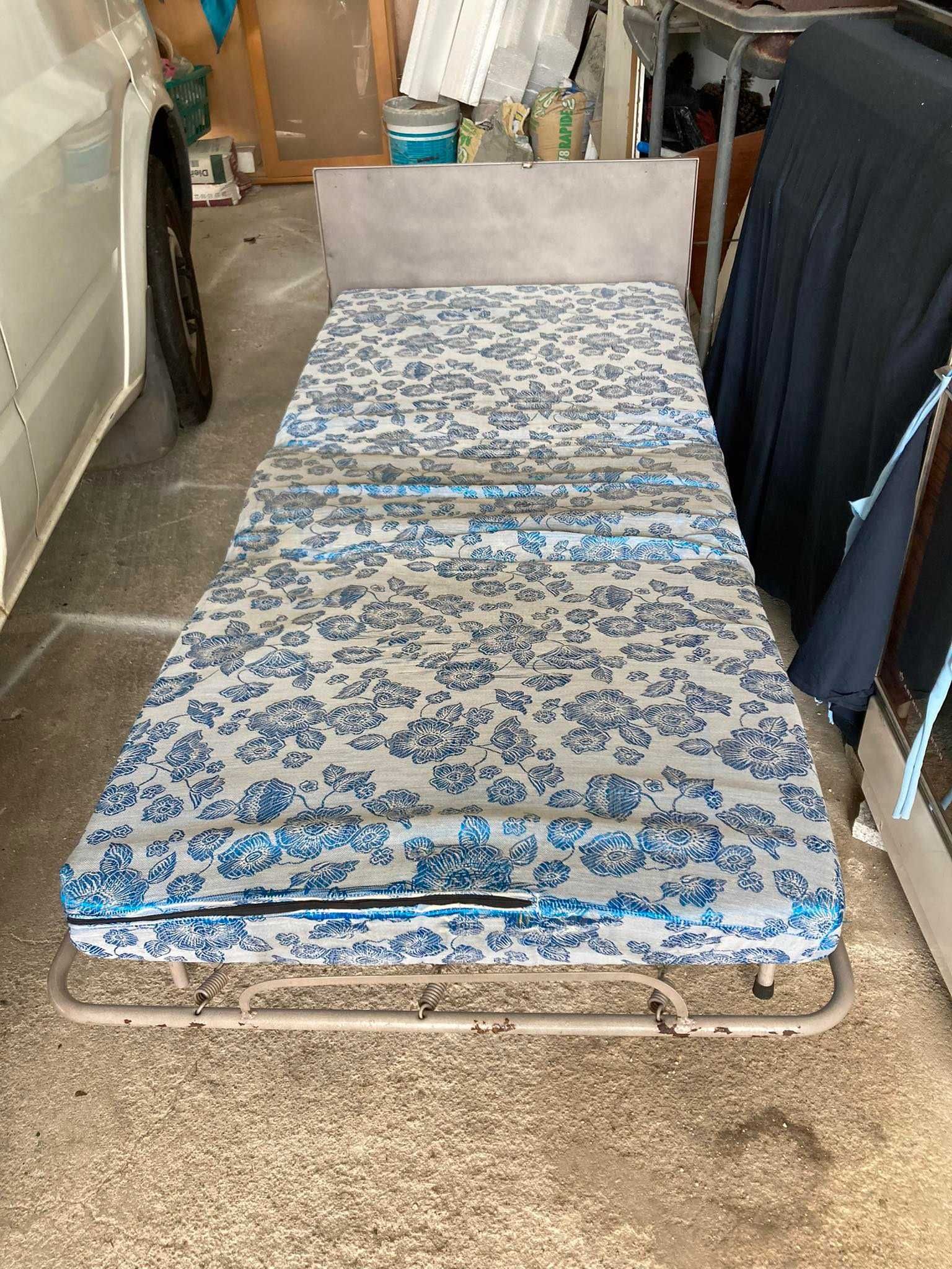 Cama Divan em bom estado