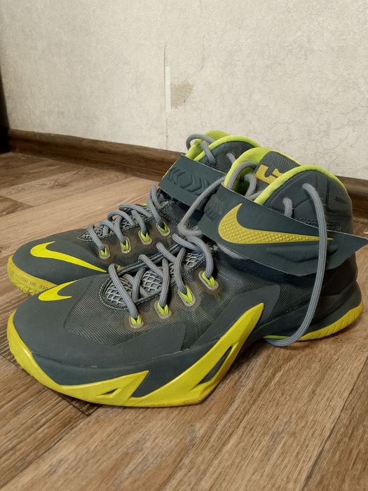 Баскетбрл кроссовки Nike Lebron Soldier 8