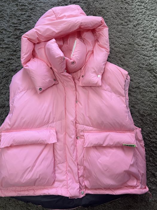 Жіноча жилетка з капішоном