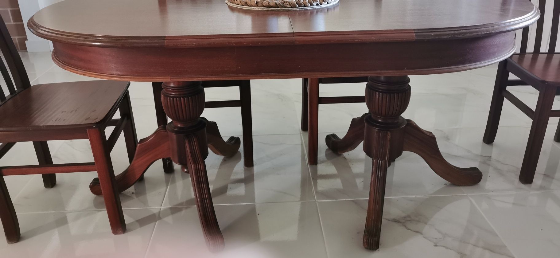 Mesa de jantar extensivel com 6  cadeiras